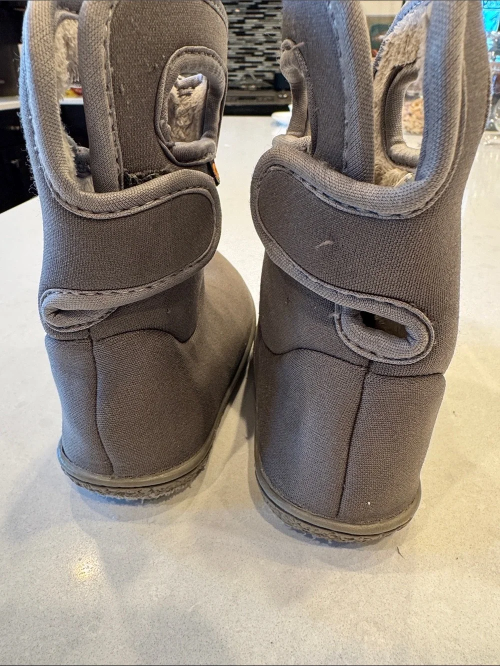 Bogs Kids Gray Pull-On Fleece-Lined Rain & Snow Boots size 8 easy to slip on.